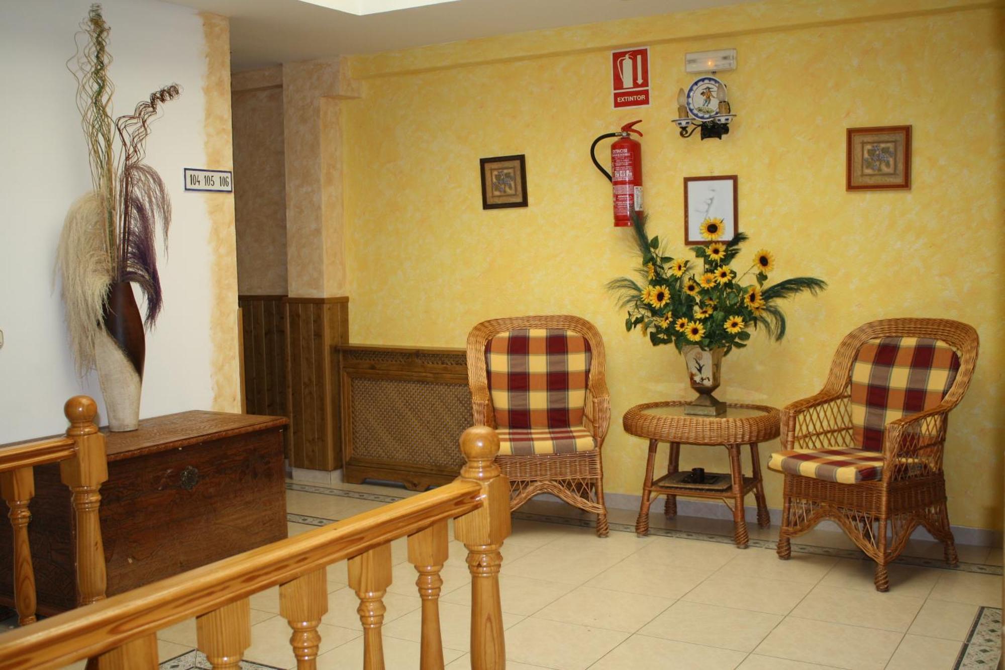Torrejón el Rubio Hotel Carvajal מראה חיצוני תמונה