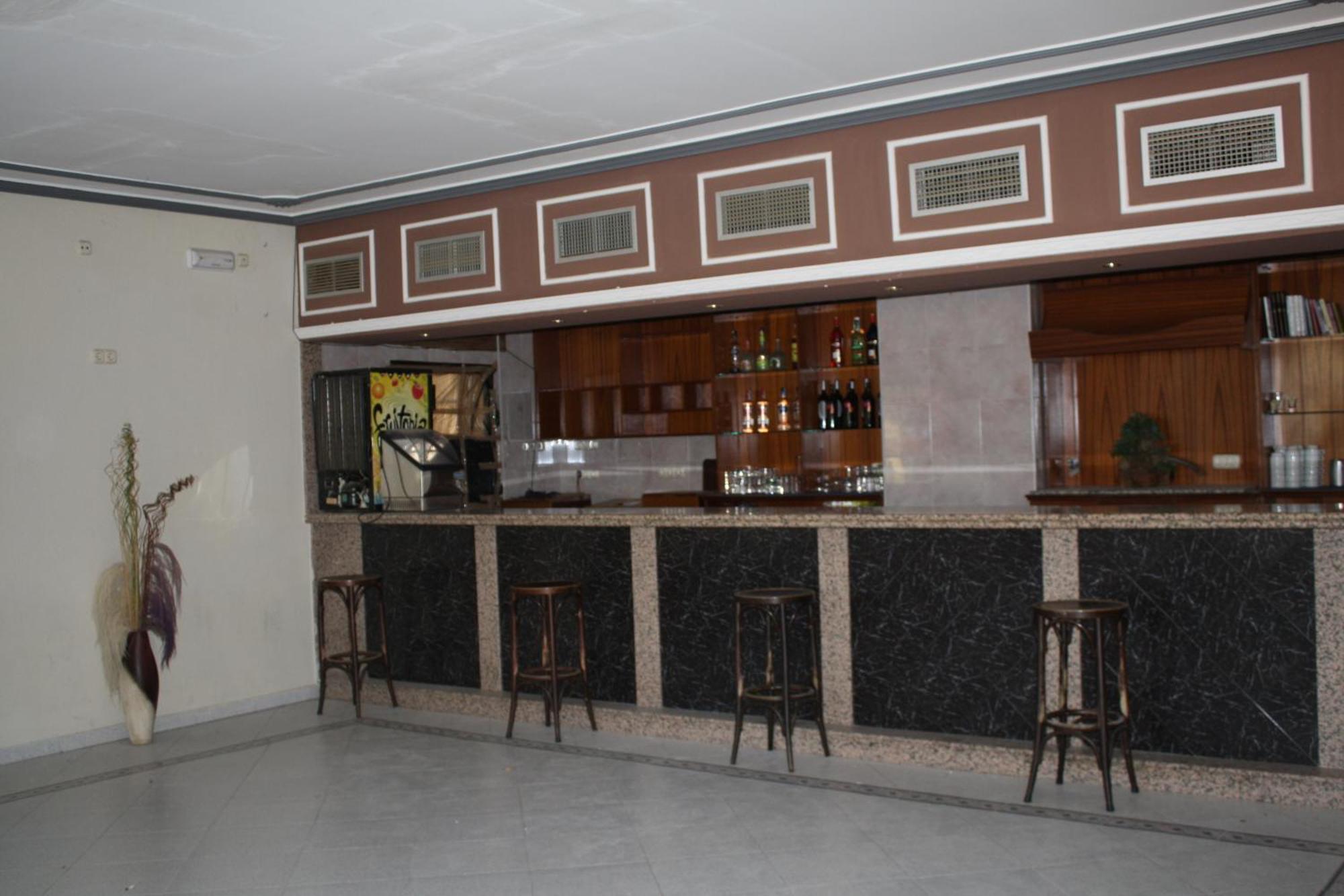 Torrejón el Rubio Hotel Carvajal מראה חיצוני תמונה
