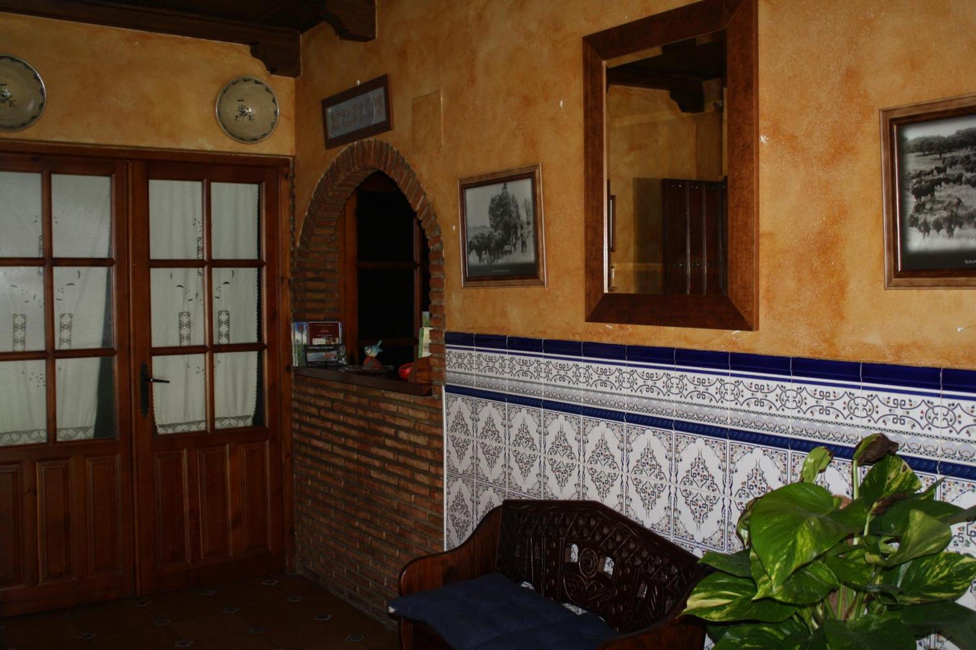 Torrejón el Rubio Hotel Carvajal מראה חיצוני תמונה