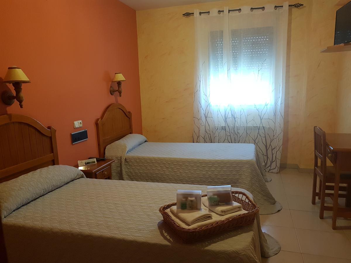 Torrejón el Rubio Hotel Carvajal מראה חיצוני תמונה