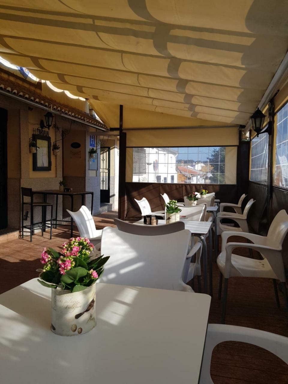 Torrejón el Rubio Hotel Carvajal מראה חיצוני תמונה